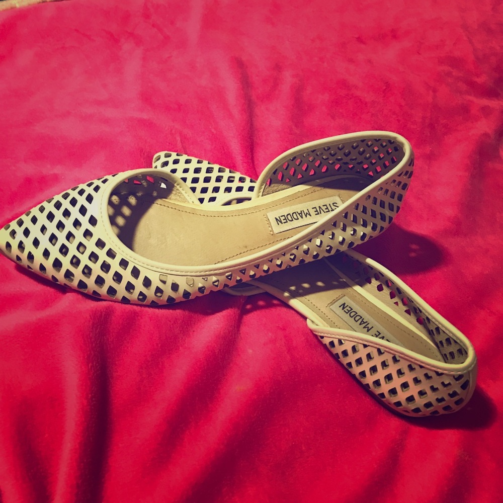 Steve Madden white flats size 6